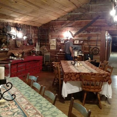 Smokey Shadows Lodge Interior Dining